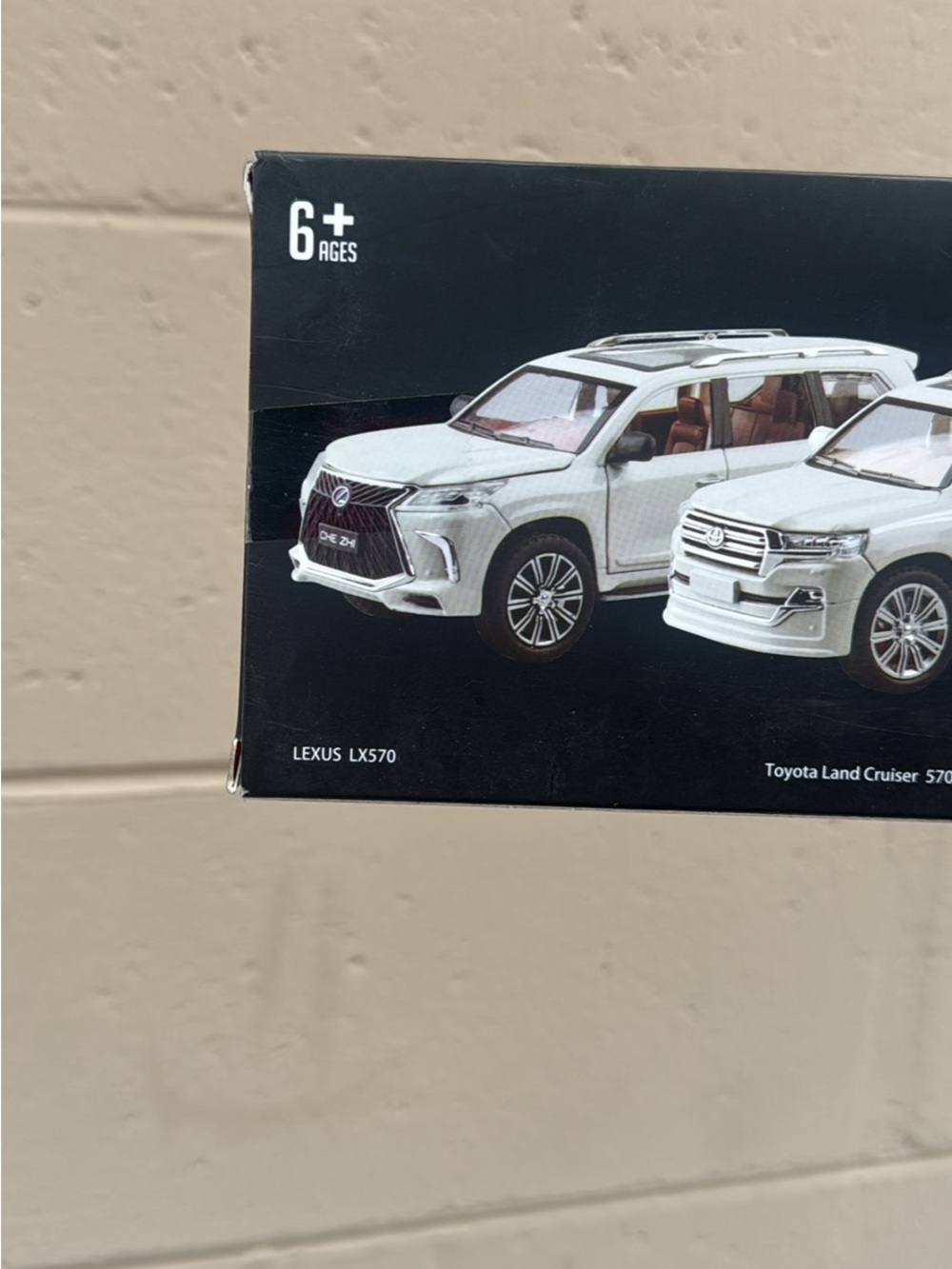 Black Die-Cast SUV Model with Sound & Light - Picture 4 of 4